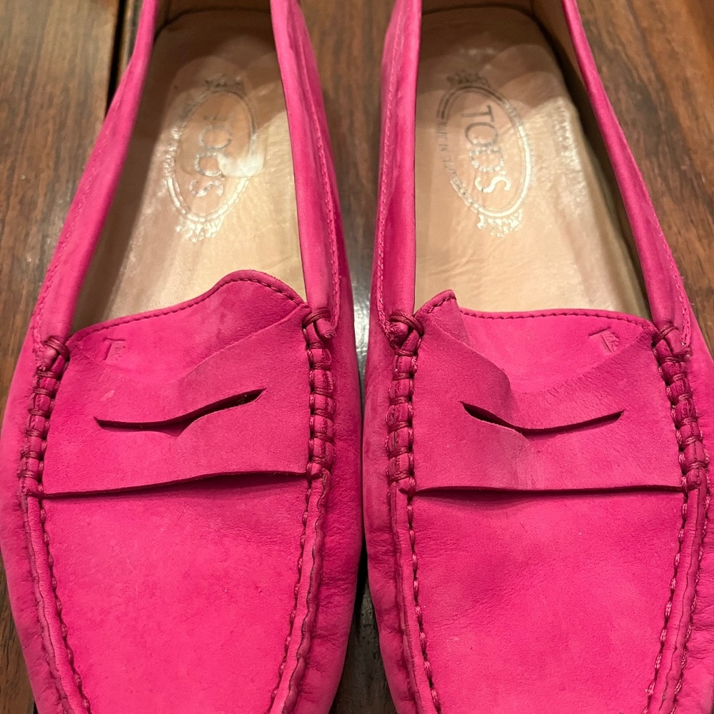 Tod’s pink suede loafers